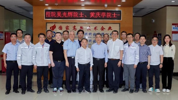 中国工程院院士吴光辉、黄庆学来新疆湘晟调研